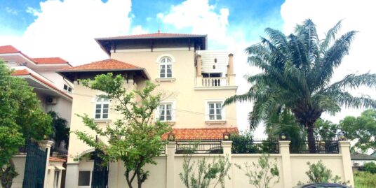 CHO THÊ BIỆT THỰ Số 113 NGUYỄN VĂN HƯỞNG, P. THẢO ĐIỀN, Q.2 . DT 650M2 – 2 LẦU – 4.500$/tháng